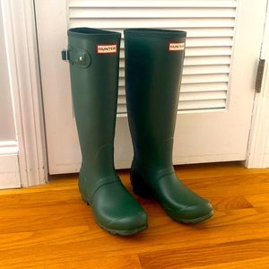 Hunter boots, green, size 8